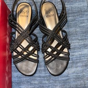 Black wedge shoes with stretch top